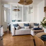 Elegant Sunlit Flat With Balcony Near Parc Monceau - B94