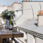 Elegant Sunlit Flat With Balcony Near Parc Monceau - B94