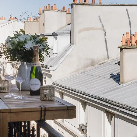 Elegant Sunlit Flat With Balcony Near Parc Monceau - B94 * Parigi