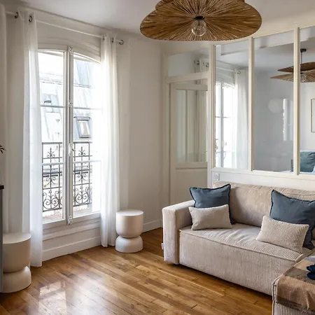 Appartamento Elegant Sunlit Flat With Balcony Near Parc Monceau - B94